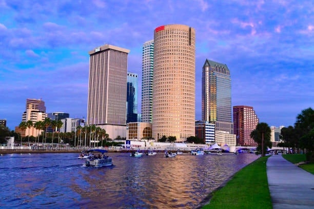 Cuánto Dinero Tienes Que Ganar Para Vivir En Tampa