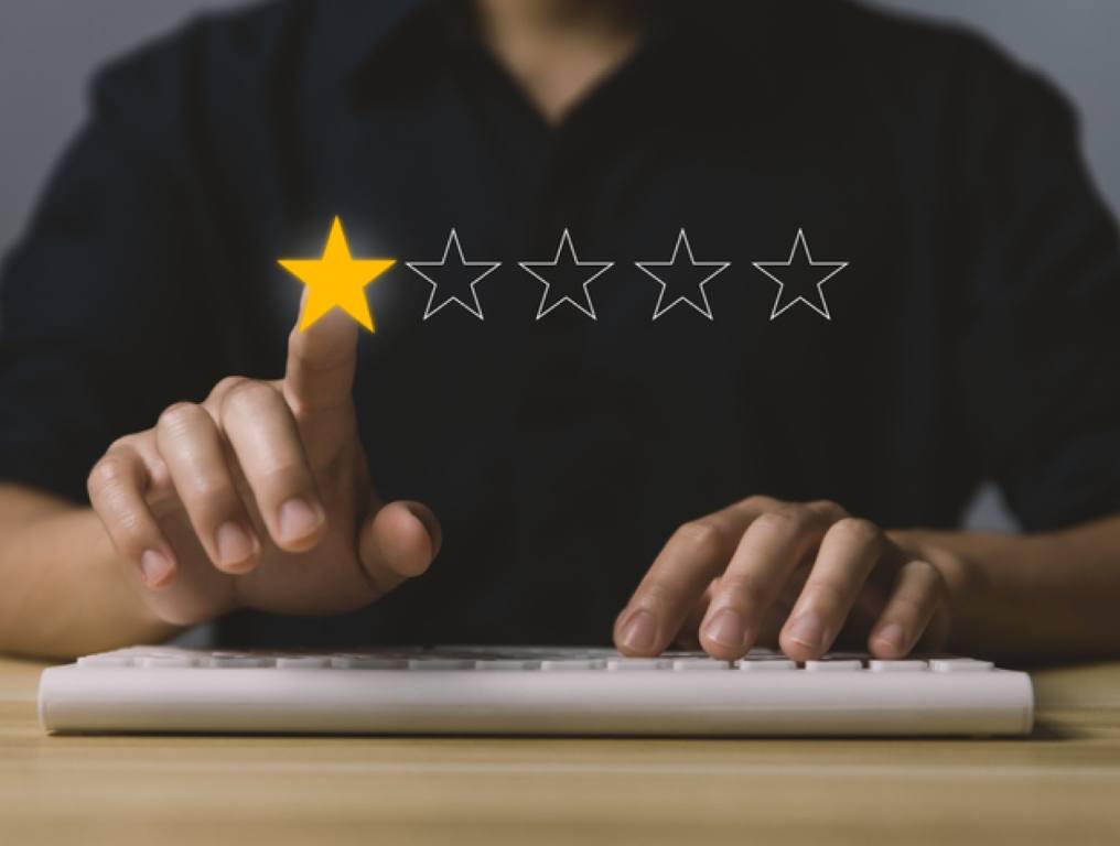 Reviews from dissatisfied customers choosing low-quality 1-star reviews. on the virtual screen, bad ratings concept