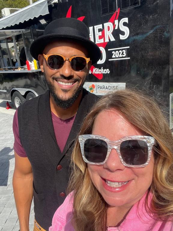 Phil Wils and Gina Birch wearing sunglasses and smiling at the camera