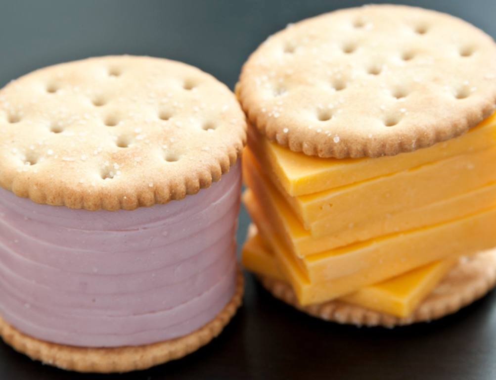 Lunchable, Heap of Sliced honey ham,cheddar cheese, and crackers