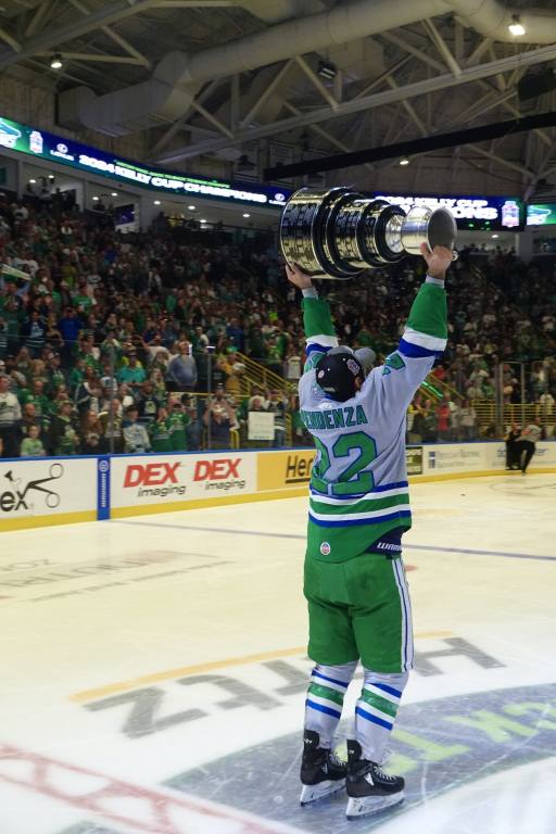 Captain Joe Pendenza raising the Kelly Cup