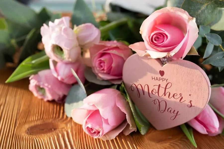 Bouquet of pink roses on a table