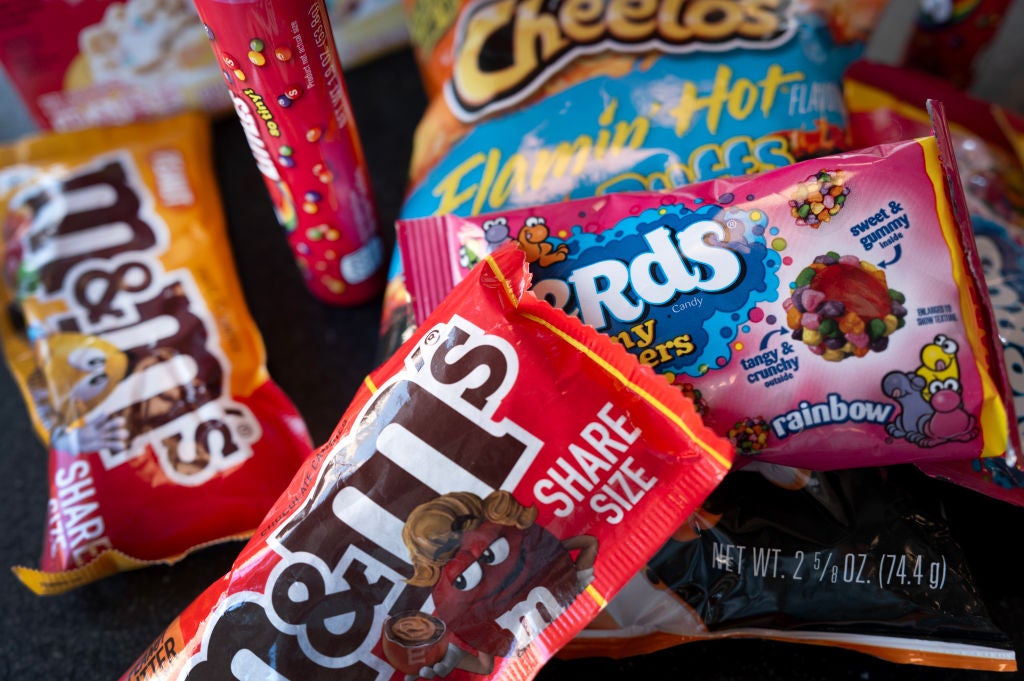 Several States Seek Bans On Certain Snacks Foods And Cereals Due To Cancer Risks.


meanwhile, A 12-year-old Miami-Dade boy running a snack business was robbed by a 59-year-old man, but he bravely chased the thief down.
